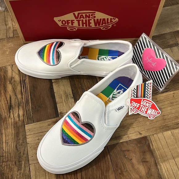 Vans Shoes - 🌈 VANS Asher Slip-on Shoes Rainbow Heart Women’s NWT